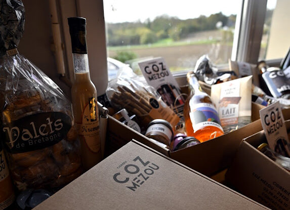 You are currently viewing Nouveaux coffrets cadeaux de la Cidrerie Cozmezou : l’idée parfaite pour Noël !